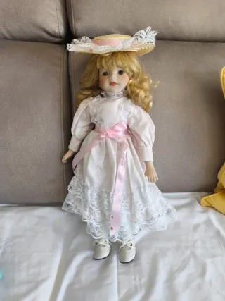Muñeca de porcelana vintage