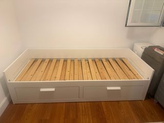 Cama IKEA Brimnes con 2 colchones