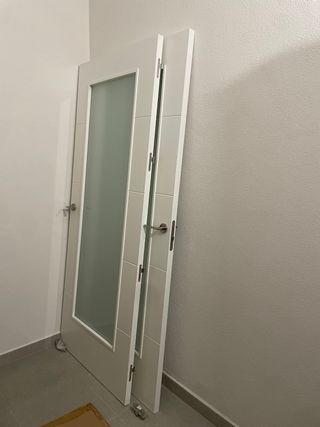 Puerta madera lacada blanco con cristal