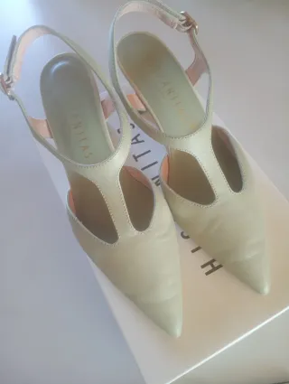 Zapatos color alga verde claro  tacón con tira