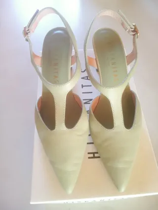 Zapatos color alga verde claro  tacón con tira