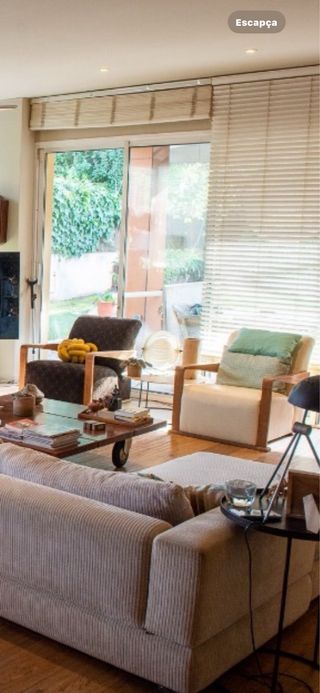 Sillones de tela y madera