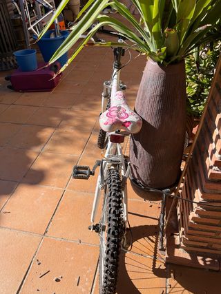 Bicicleta infantil blanca