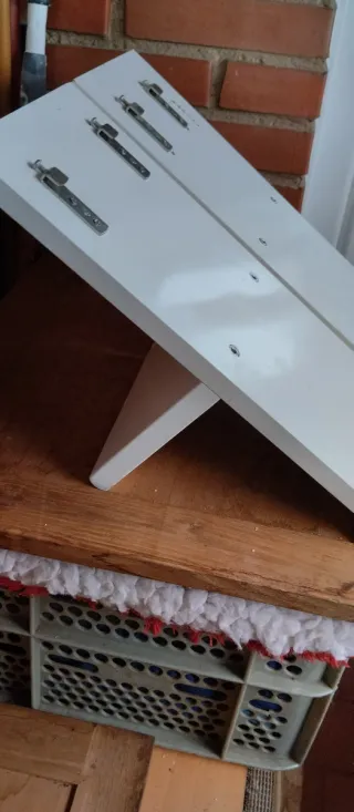 Scaffali in legno laccato bianco