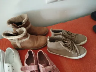 Zapatillas niña  y botas nuevas o muy poco uso