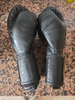 Guantes Boxeo/Muay Thai Venum 8OZ Negros