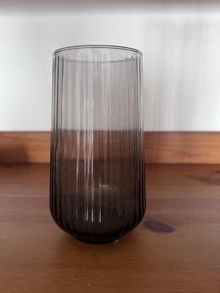 Jarrón de cristal acanalado