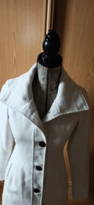 Abrigo Bershka blanco