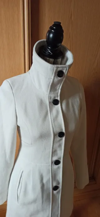 Abrigo Bershka blanco