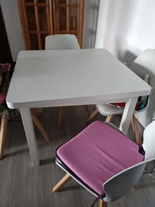 Mesa comedor y 4 sillas