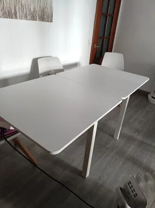 Mesa comedor y 4 sillas