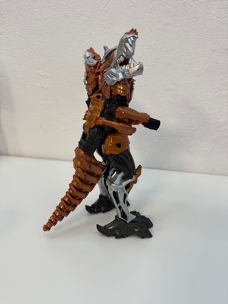 Robot Transformer Naranja y Plateado