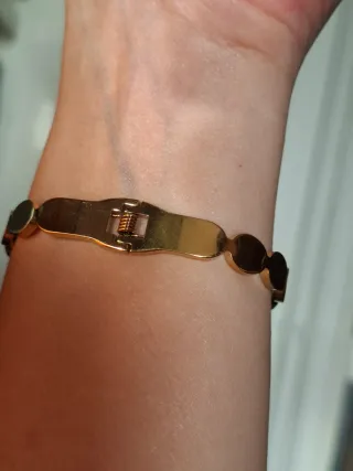 Pulsera esclava con cristales de colores.