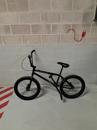 Bicicleta pro BMX freestile xl negra marca kinki
