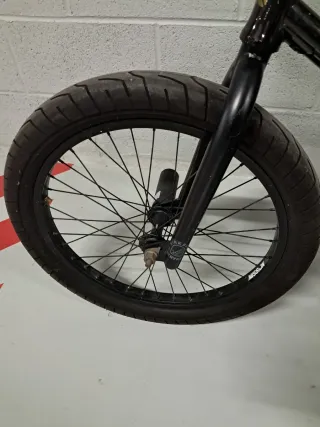 Bicicleta pro BMX freestile xl negra marca kinki