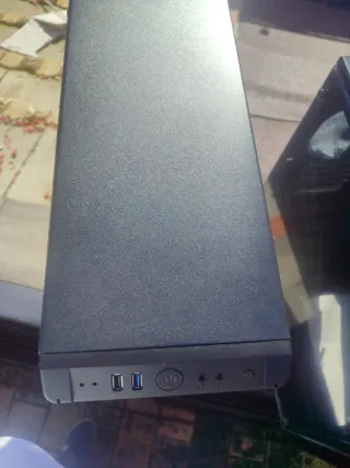 4 Cajas de ordenador BITFENIX 1 Unidad 25€ 4= 75€