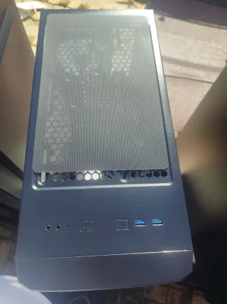 4 Cajas de ordenador BITFENIX 1 Unidad 25€ 4= 75€