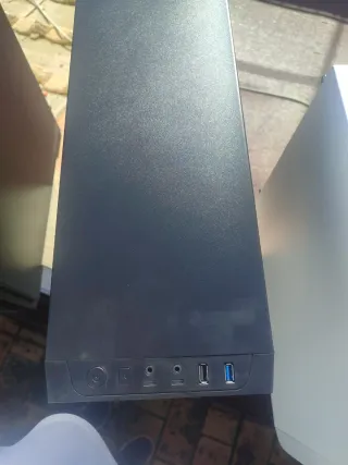 4 Cajas de ordenador BITFENIX 1 Unidad 25€ 4= 75€