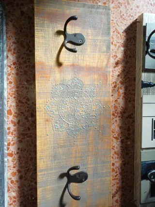 Perchero decorativo madera y metal