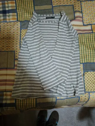 Camiseta rayas gris y blancas talla M