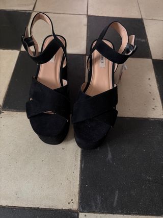 Sandalias de cuña negras