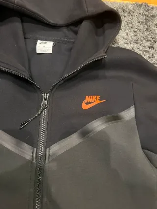 Sudadera Nike Tech Fleece Negra y Gris