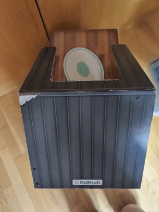 Establo de madera para muñecas