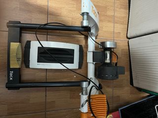 Rodillo Tacx Flow Trainer con Skyliner.