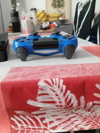 PS4 Slim 1TB Negra + Mando Azul