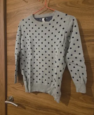 Chaleco gris con lunares