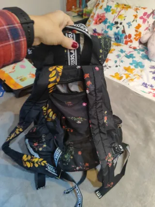 Mochila Desigual floral negra