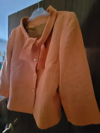 Conjunto naranja y amarillo