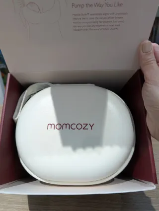 Funda Momcozy para transporte de sacaleches