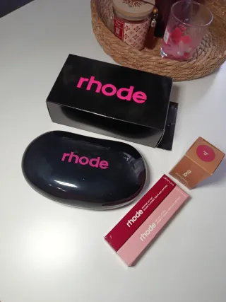 Set de maquillaje Rhode. Neceser + Blush + Liptint
