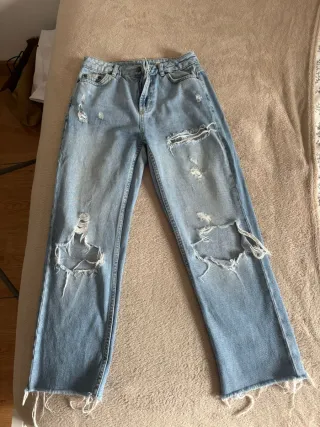 Pantalón vaquero desgastado