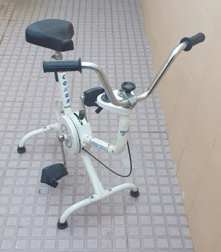 Bicicleta estática CONOR con remo