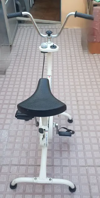 Bicicleta estática CONOR con remo