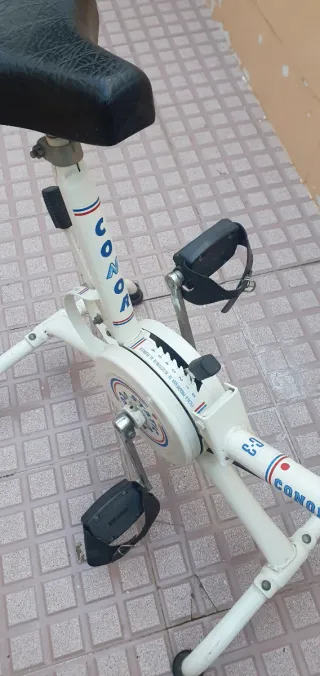 Bicicleta estática CONOR con remo