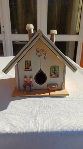 Casetta nido per uccellini fatta a mano