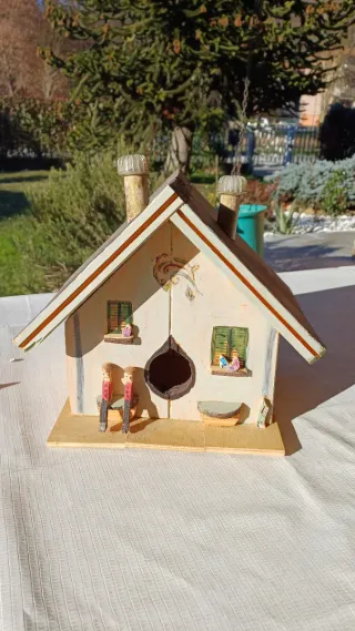 Casetta nido per uccellini fatta a mano