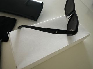 Gafas de sol Saint Laurent sin estrenar