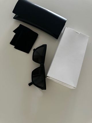 Gafas de sol Saint Laurent sin estrenar