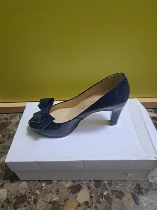 Tacones azul marino con lazo