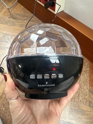 Bola de luces y música