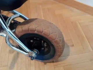 Mini BMX plateada marca bane