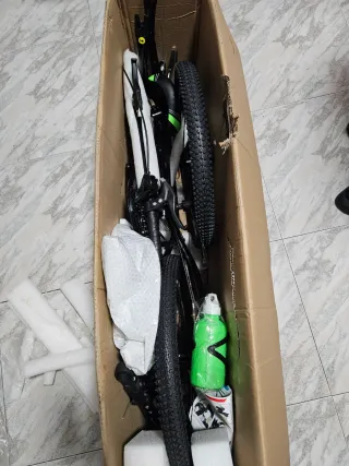 Bicicleta de montaña negra