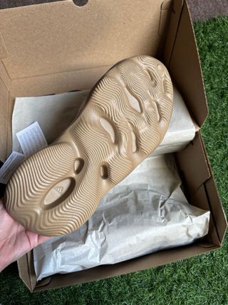 Adidas Yeezy Foam RNNR Clay Taupe Talla 43