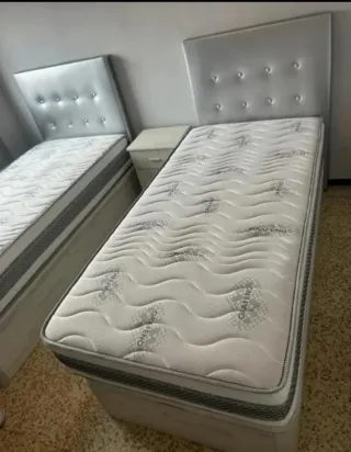 Canapé de madera y tela