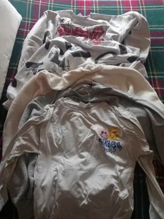 Sudaderas niña T.13/14 y S 10€cada una