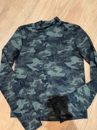 Camiseta Bershka camuflaje transparente S